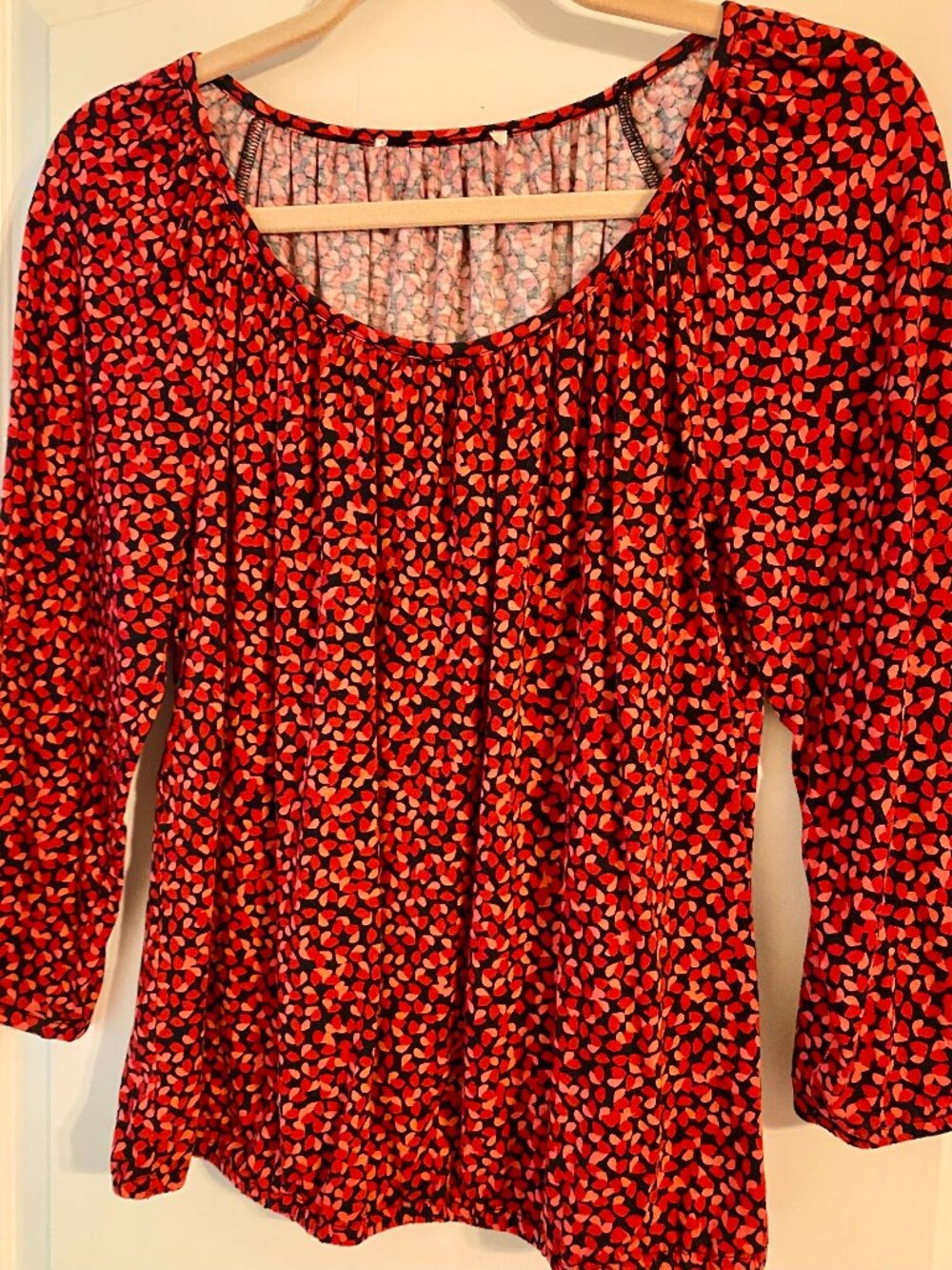 Easy, casual top for spring or summer, red and black, small